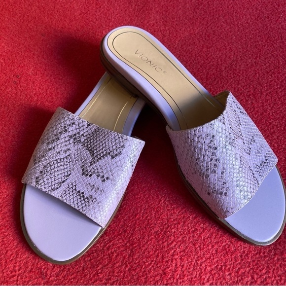 VIONIC Sz 8 Demi Embossed Snake Print Slide On Lavender Colour Way Slides  Mules - Picture 2 of 12